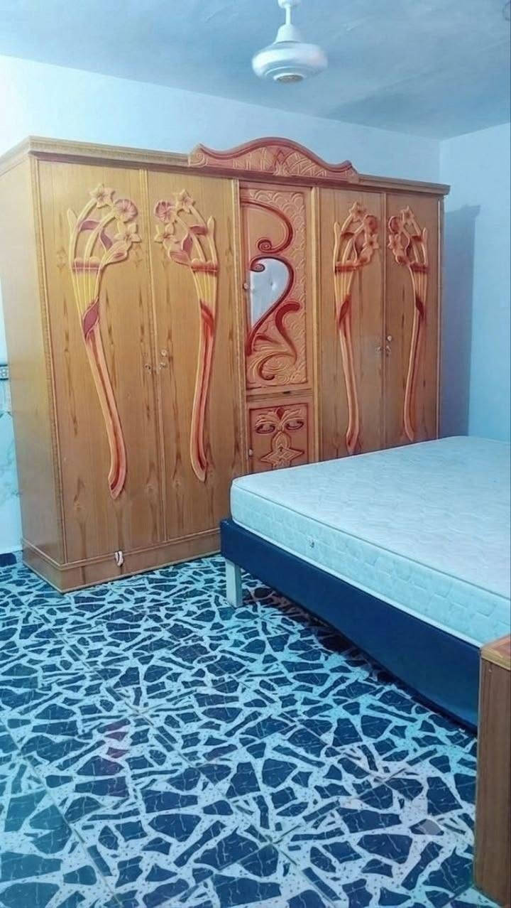 بيت في حي الحسن  المساحه ١٥٠ الواجه ٨ نزال  ١٣   متكون من غرفتين وحده ٥في ٤ الثانيه ٤فية٤ وصاله ٨في٣ ولمطبخ  ٤في٣ ولستقبال ٥في٤ وحمام ٤في٢ مزدوج .  احد الغرف بيها حمام خاص
بيت في نجف الاشرف حي الحسن  المساحه ١٥٠ الواجه ٨ نزال ١٦   متكون من غرفتين وحده ٥في ٤ الثانيه ٤فية٤ وصاله ٨في٣ ولمطبخ  ٤في٣ ولستقبال ٥في٤ وحمام ٤في٢ مزدوج .  احد الغرف بيها حمام خاص
السطح كامل مكمل وارش مترتين إرتفاع .

سعر ٤٥ قابل التفاوض
نجف الاشرف حي الحسن 
الاستفسار  ***********
