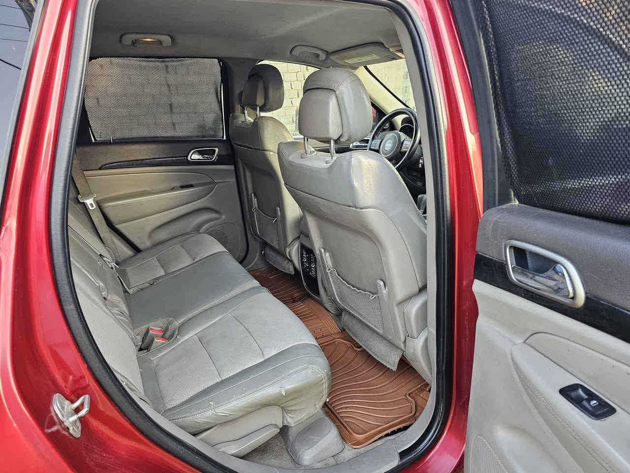 السلام عليكم جيب لاريدو 2011  السياره بيه شبر جاملغ خلفي فقط وجاملغ امامي كلير ولاايرباك طاك كلهه ع وضع الشركه    نضيفه جداً  رقم بغداد انكليزي ب أسمي 3600 فول عده الفتحه  مكاني بابل  مشروع المسيب 
السعر 138 وبيهه مجال قليل جداً
للاستفسار الاتصال ع 
رقم الهاتف ***********
