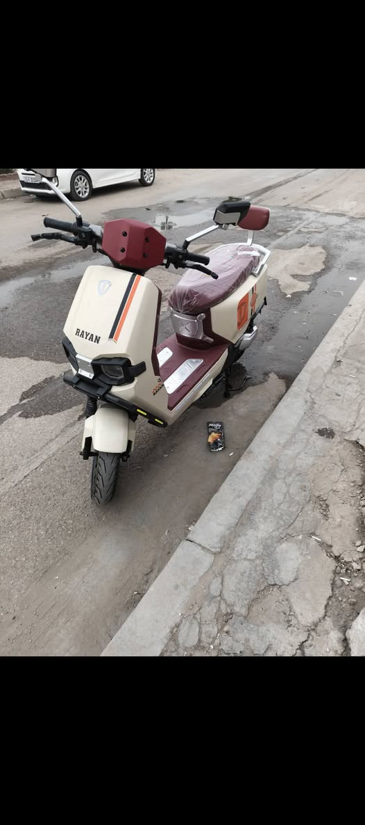 دراجه شحن الريان للبيع الدراجه جديده جدا يعني اخذته او طلعت بيه كلش قليل اوياه جادر و اوياه خوذه السعر مليون و ١٠٠  للاستفسار ***********
