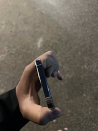 13 برو ماكس جديد جدا نضيف لون ابيض ذاكرة 256 عنوانه بغداد بطارية 90 ال...