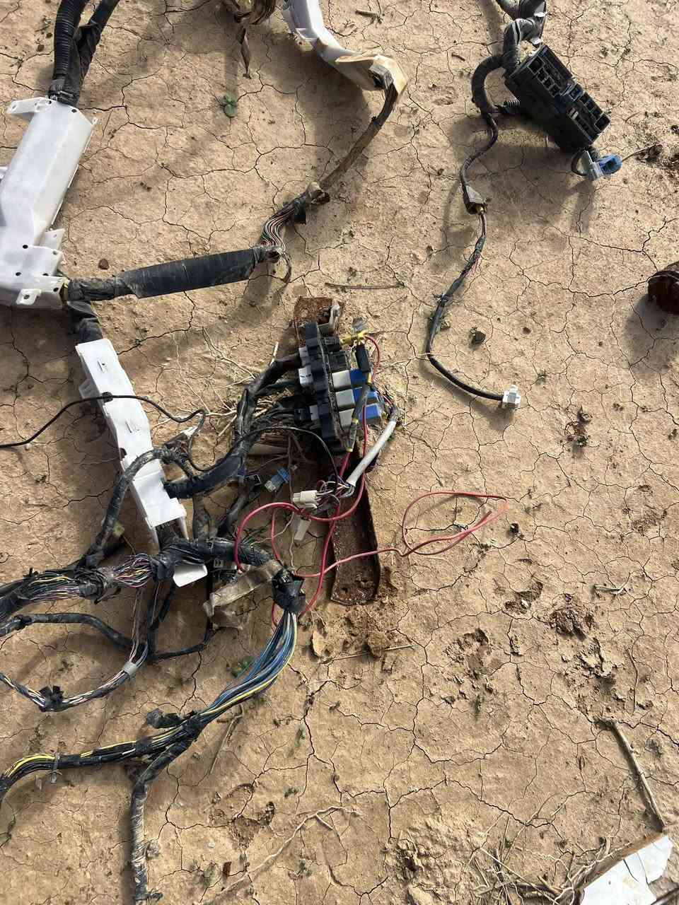 السلام عليكم غراض باص نسيان ام القنبوره للبيع موديل 2007
قيم وأخذ 
***********
