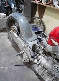 شباب دراجه سي بي ار ٩٠٠ كامله هيه وعقولهه وجويترات وهاوزن ومكينه موجود...