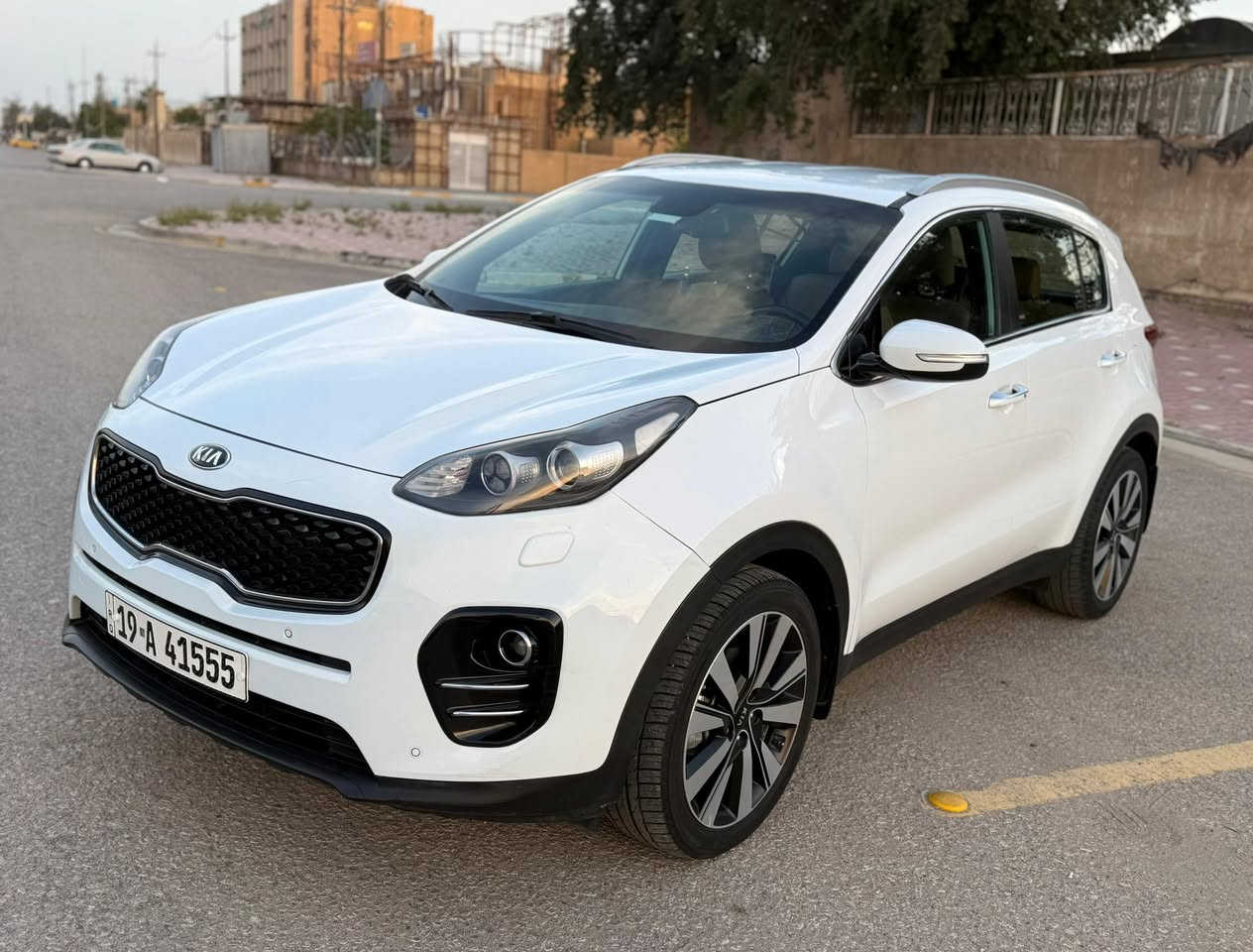 كيا سبورتج خليجي وكالة الدوليه 2017
كفاله عامه رقم مميز كربلاء 
عداد المسافه : 95 الف km
حجم المحرك : 4 سلندر 2000 دوش

المواصفات 
بصمة تشغيل وابواب تشغيل عن بعد 
 زراك لايت - تبريد قطعتين 
حساس امامي خلفي - مري شفط 
شاشه اندرويد - شاشات خلفيه ثنين اندرويد
3 أنظمة قياده - داخل مقاعد قرميدي 
السياره نضيفة جدا وعليها إدامة كامله 
السعر 179 ورقه .. للاستفسار الاتصال 📞
*********** مهندس حسين  
العنوان / كربلاء / حي الحسين
