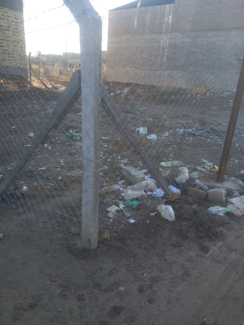 قطعه 200 متر خلف معمل ابو كيره قرب مجمع ماشاء الله تبعد عن التبليط 20م مي كهرباء  متوفر للتواصل ***********
