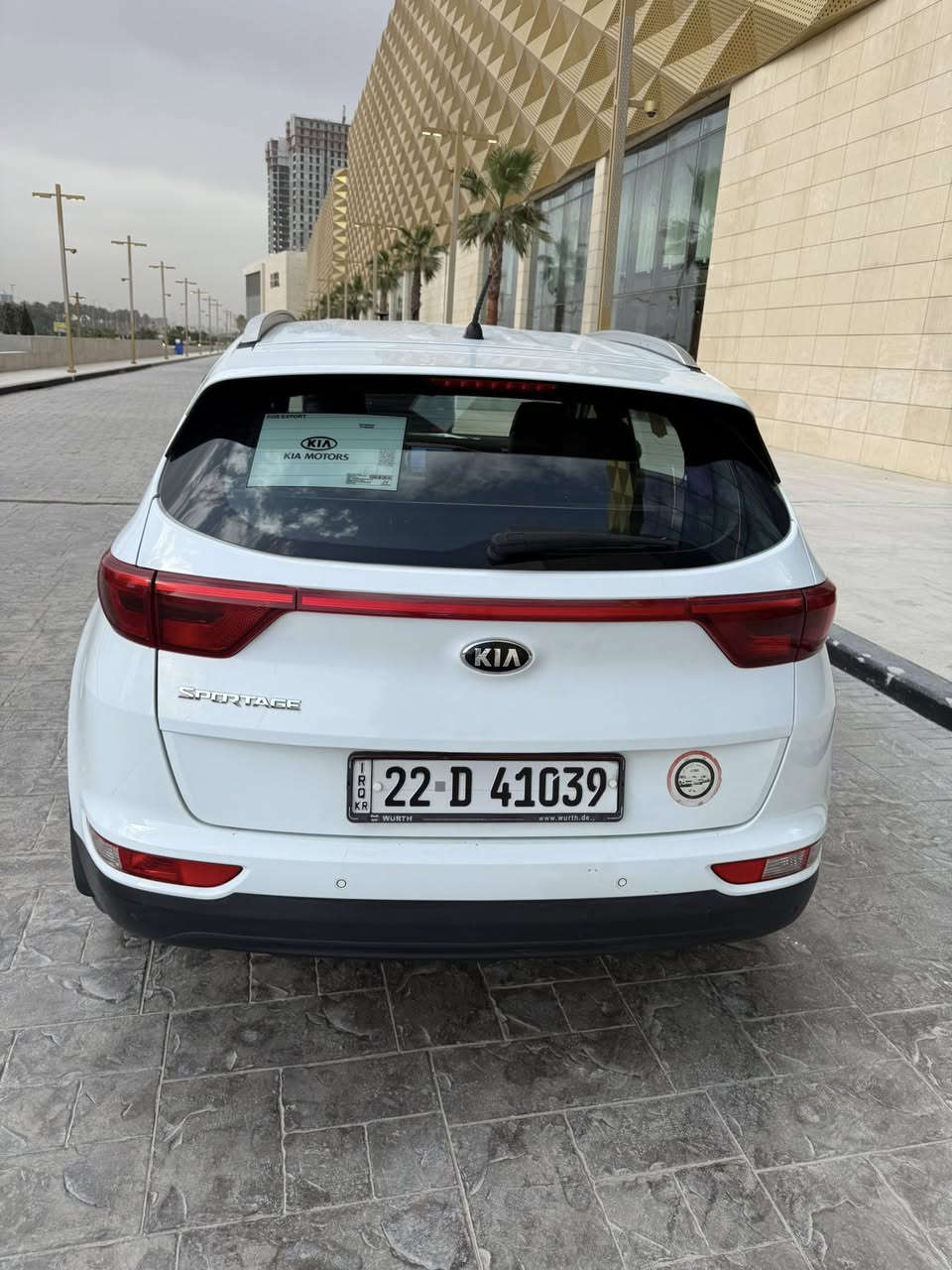 السلام عليكم سبورتج  خليجي أربيل
مواصفات عادية
السيارة باسمي 
مكفولة من صبغ وبارد 
ماشية 95
حدادية جديدة
السعر 175 وبي مجال
***********
