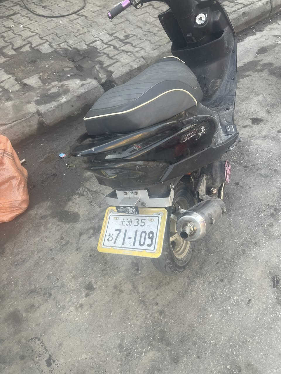 السلام عليكم دراجه ماكس عدله مزوده بوشه ٥٥ وياله نجمه اصليه كشن اربع ولفات عداد إلكتروني رقم صالنصه إستيل دراجه قويه ***********
