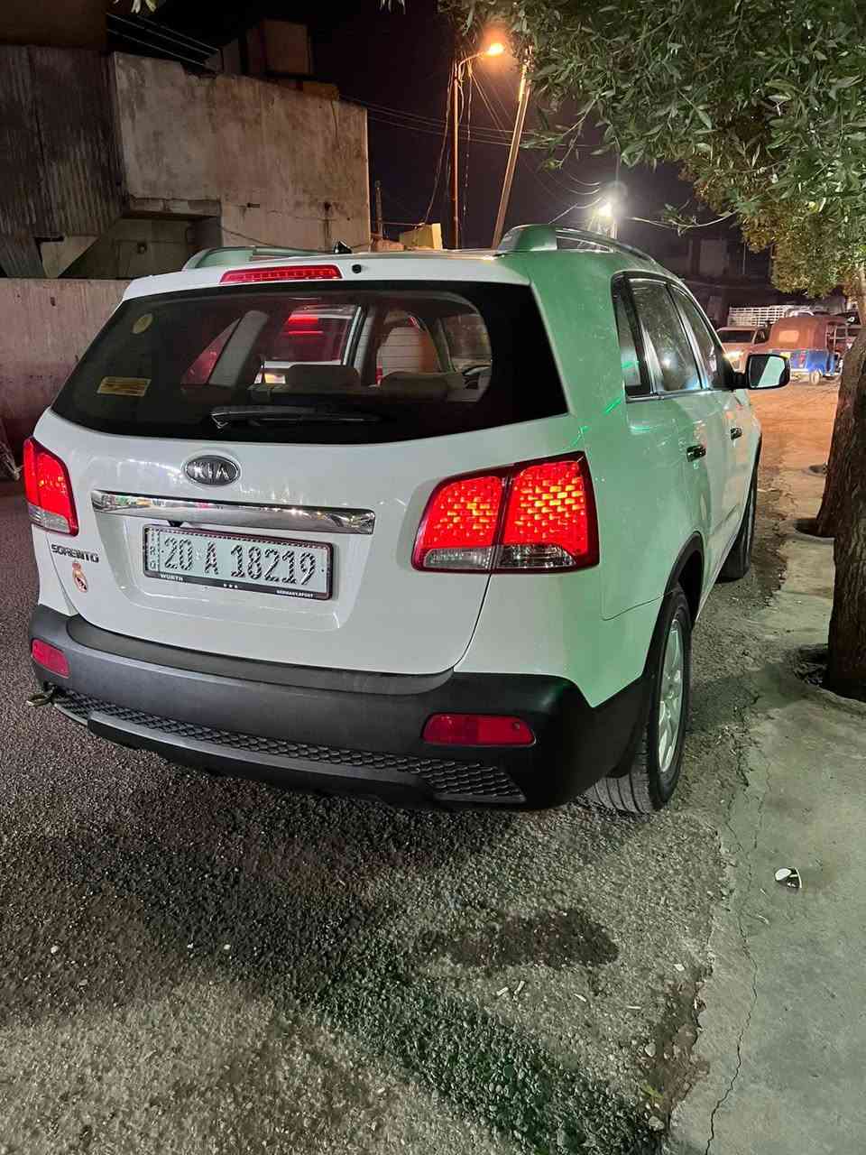 السلام عليكم 
سورنتو 2012 وارد كوري 
مكينة 2400 
7 راكب 
تخم تاير جديد 
صدر جديد 
كهربائيات كله جديد 
كير مكينه مكفولات خير من الله 
غرفتها تخبل نظيفه كلش
دينار ما تصرف عليها 
بيها بارد صغير بلباب الخلفي فقط 
سنويه وهزة جديدة باسمي 
رقم ديالى  الجديد 
ماشية 210 k 
سعرها 138 وبيها مجال بسيط 
مكانها ديالى  بعقوبه 
***********
