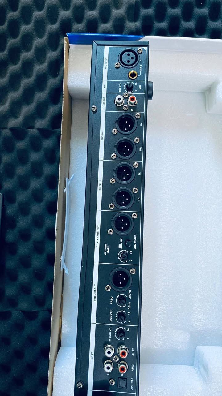 PROFESSIONAL AUDIO PROCESSOR:
معالج صوت احترافي
PROVIDING THE BEST SOUND EFFECT:
تقديم أفضل تأثير صوتي
Audio Reference Companding:
ضغط وتوسيع المرجع الصوتي
ملاحضه كهرباء 110
وابيعه شرط الفحص
الي يفيده يكتب سعره وبالعافيه


**إذا كنت صاحب هذا الإعلان وتريد حذفه لأي سبب، رجاءا أرسل رسالة إلى الدعم الفني**