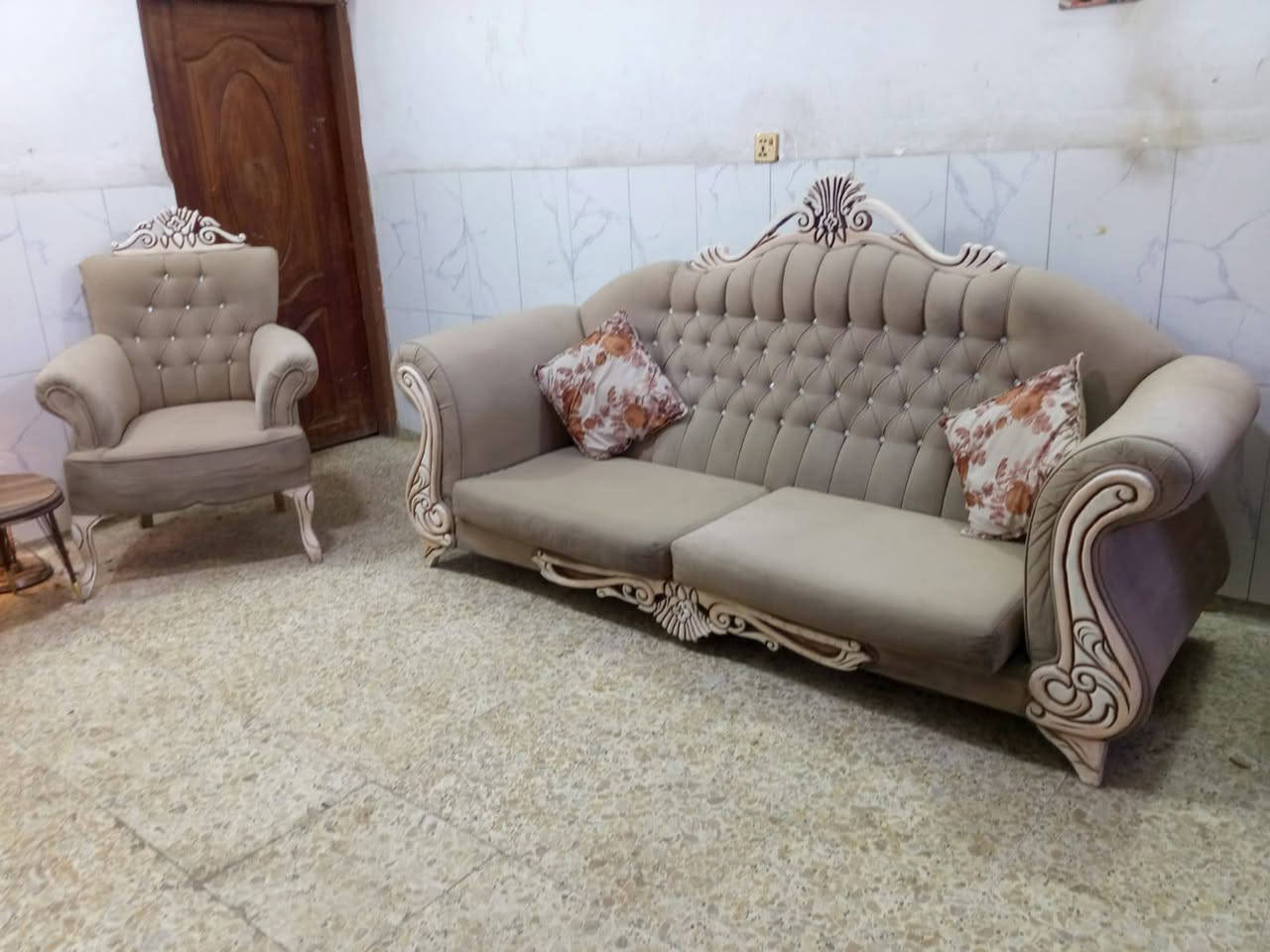 زان تركي 8مقاعد نظيف 270وبي مجال
العنوان الوشاش يوجد توصيل بكروة حسب المناطق


**إذا كنت صاحب هذا الإعلان وتريد حذفه لأي سبب، رجاءا أرسل رسالة إلى الدعم الفني**