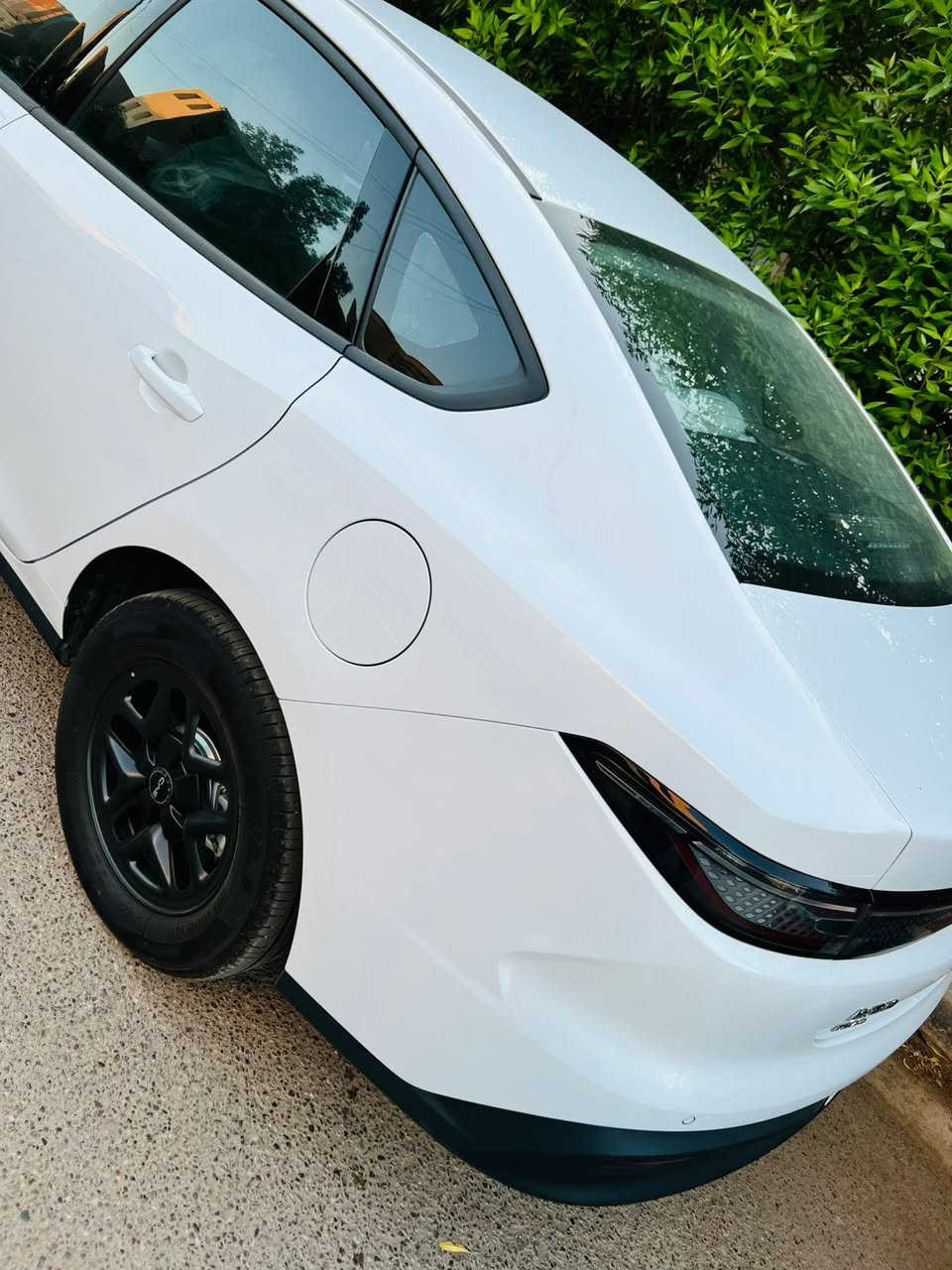 BYD SEAL 5 للبيع 
سيارة جديدة ماشية ٧٣٠٠ الكلي 
بيها فقط شخط بالباب ورصعة بالجاملغ الامامي اليمنة 
راسلني ادزلك صور الضرر 
السعر ١٩ مليون وبيها مجال بسيط 
*********** 
مكاني بغداد الكرخ
