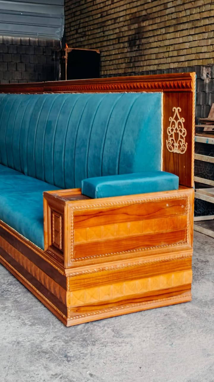 السلام عليكم ديوان للبيع التفاصيل على الرقم مناسب *********** جديد وشغل درجه اولى
