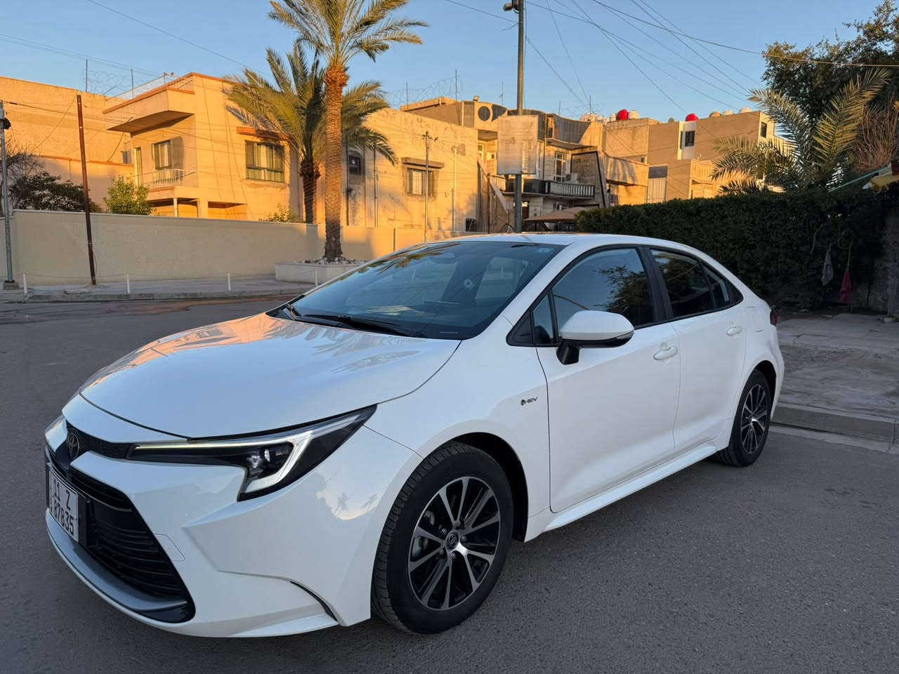 تويوتا كورلا هايبرد الشكل الامريكي (2025) خليجي.
على حالة الزيرو ماشية ( 29,000km) فقط.
(كفالة عامة على حالة الزيرو).
فول مواصفات. داخل مخمل اسود.
تغليف جام بولاريز عازل للاشعة.
تبديل دهن جديد.

رقم بغداد تحويل مباشر. 
الموقع بغداد. زيونة
السعر (23,700,000د.ع) فقط.
للاستفسار اكثر الاتصال او مراسلة واتساب:

***********
