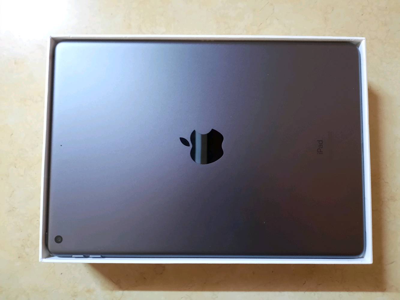 ايباد ٨ السعه ١٢٨ بطاريه 9٧  مستخدم لمده ٣الى٤ أشهر ايباد نضيف بوضع الجديد وتر بروف يعني مبدل بي شي بطاريه بلاديه ممبدله شخط مابي ملحقات كامله شاحنه والبطاقة مال ايكلود والباكيت وكفر هديه نضيف مع حساب بوبجي مستوى ٧٠ الشحن مالته ميطول وياك ساعه ونص ويطول ويلك لعب وتصفح لمده ١٤ ساعه إلى ١٨ ساعه حسب الاستخدام