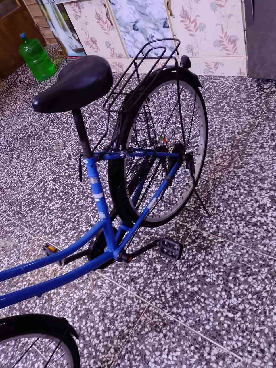 السلام عليكم بايسكل حجم 26 بايسكل نظيف نظافه 100% بايسكل بناتي مكان بغداد البلديات سعر سعر 100 وبي مجال رقم الهاتف ***********
