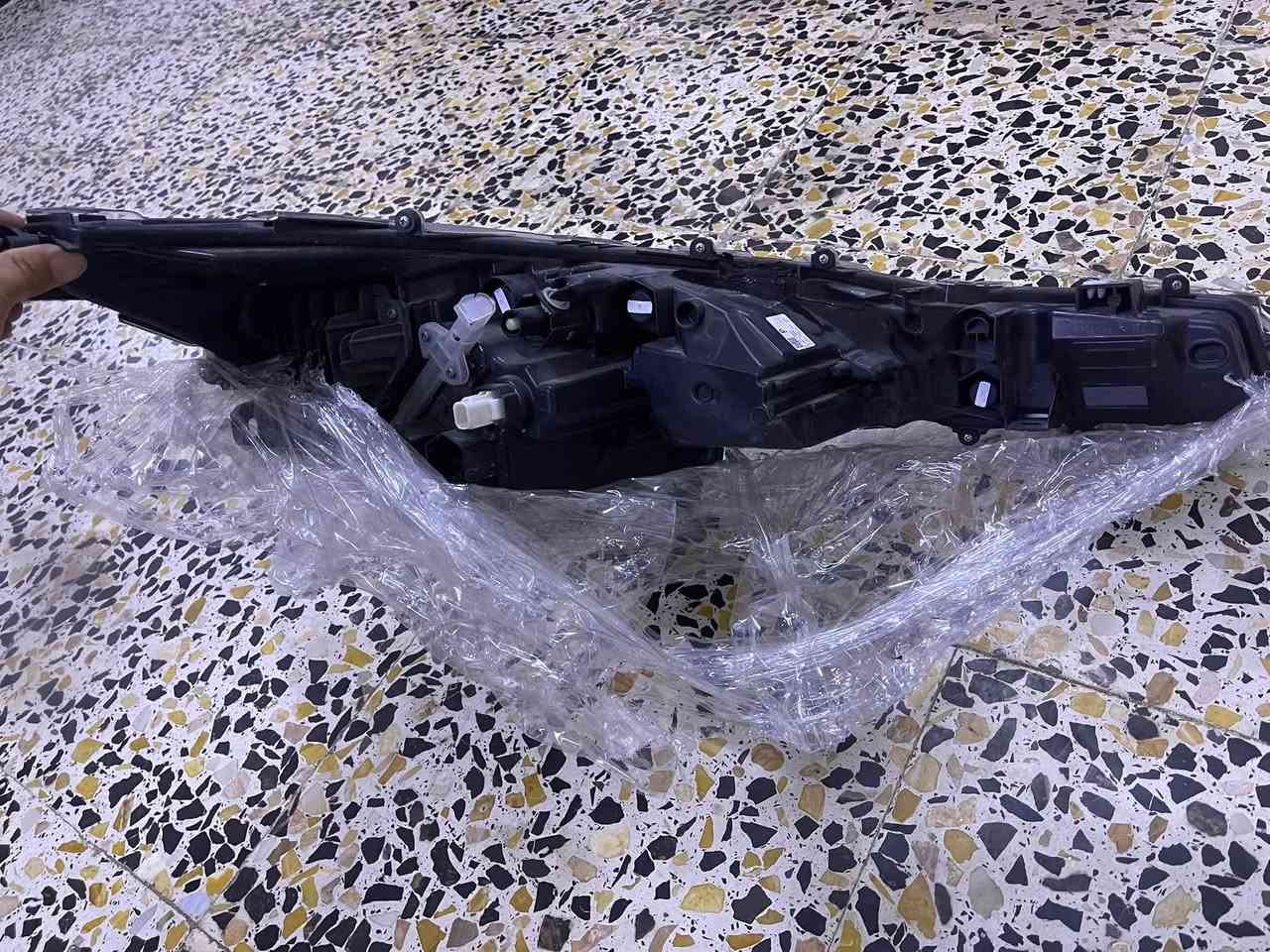 سلام عليكم
ليتات كورله وارد امريكي اصليات 
مال موصفات se
شرط الفحص مديل 25 
واحد بلادي والثاني مبدل بي الجامه فقط
السعر 5$
***********
