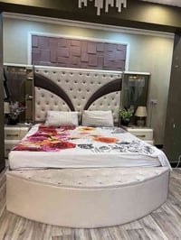 غرفة نوم كبيرة للبيع الخشب أصلي وفاخر مو عادي النظافة مثل الجديدة تقدر...