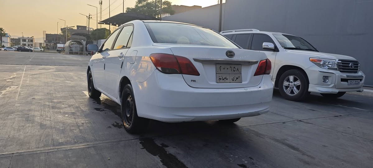 BYD 2015 گێڕ عادی 
سەنەوی بەسەر چوو 
مەکینە تۆزێ هیلاکە دیلکۆ زۆر لێ ئەدا 
هەیکەلی زۆر جوانە یەک تۆز سارد و یەک بست بۆیاخی هەیە 
پێش و پشتی کەپسە دەعمی نیە 
زۆر پاکە سەیارەکە 
تەبریدی زۆر خۆشەو بێ کێشەیە 
***********
*********** السليمانية, العراق
