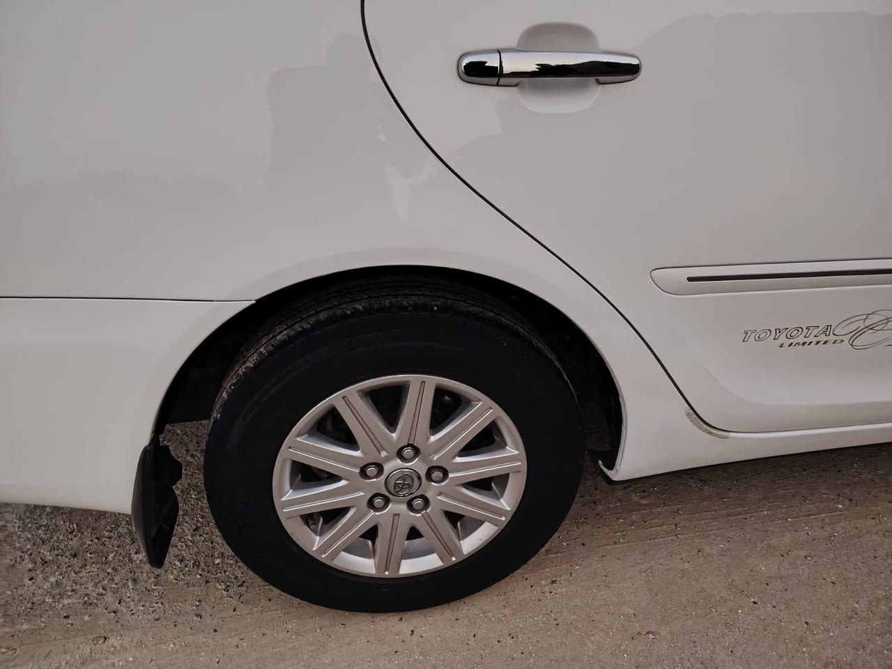 سلام عليكم للبيع كامري ٢٠٠٦خليجي مكفولة من كلشي عدة شبر رش محرك ٢٤٠٠ محرك كير حداديات كلهة مكفولة رقم بغداد سياره جديده وجاهزة من كل شي حداديات كلهة جديده تخم تاير تبريد سياره مناقصهة اي شي سياره مصروف عليهة ومتعوب عليهة للستفسار ***********  *********** اخوان فقط جناي يتصل شرط تحويل
