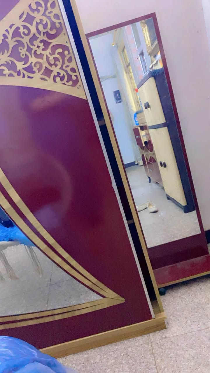 السلام عليكم غرفه درجه اولى استخدام نظيف انارات بالعرش جربايه تسكام صومايات خشب صاج 12 رجل كنتور كبير غرفه نظيفه صايره عليه بمليون سعرها ب٤٠٠ وبيها مجال بدون دوشك مكاني كربلاء حي الاطباء ***********
