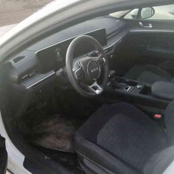 السلام عليكم كي5 موديل 25 حادثه موضح بل صوره السياره باب ثاني  شاشه دجتل رادار امامي رادار خلفي رادار جانبي تشغيل عن بعد مكينه 2500cc اربع وضعيات قياده السعر 185///// ***********
