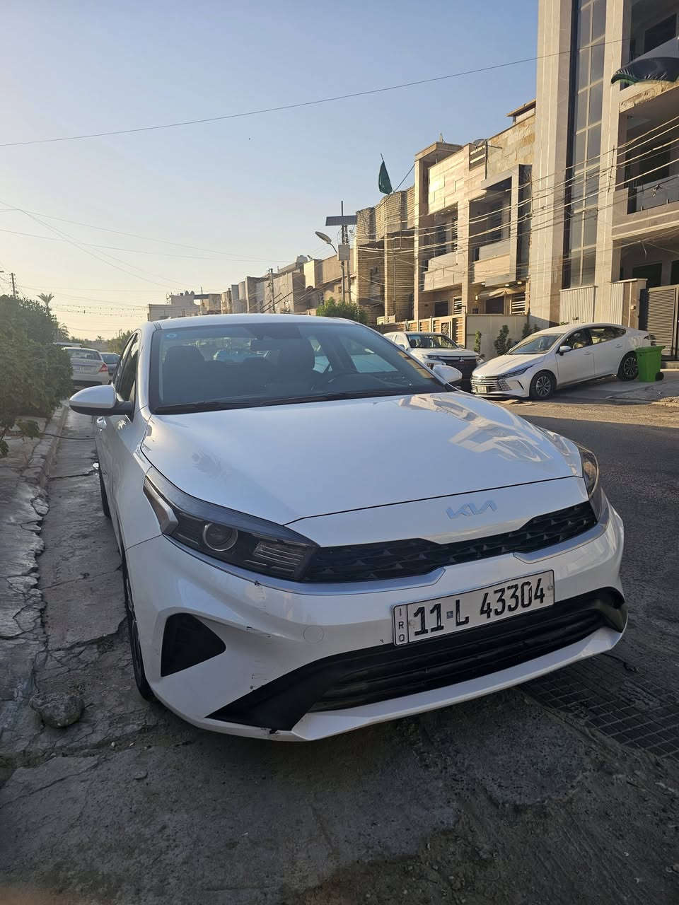 سلام عليكم
كيا فورتي 2022 
فئه السياره LXS
ماشيه 40000km
محرك 2000 دوش 
رقم انكليزي بغداد تحويل ثاني يوم 
(السياره باسمي)
السياره جديده جديده 
حادث بكلايت خلفي جهة اليسار 
السياره بيه 5 ويل كب اصلي 
(مواصفات السياره)
تبريد ثلج بلادي 
تثبيت سرعه
تحديد مسار
كامره خلفيه 
ردار امامي 
رادار خلفي
ثلاث انضمه قياده 
 ( السعر ) 145 بيه مجال للطيبين
السياره للبيع او مرواس سبورتج من 18> 22
***********
