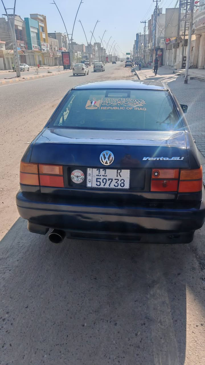 السلام عليكم اخوان
مطلوب ايمي كراند c8 الحجم الكبير مراوس بهاي السيارة
فينتو فول اوتماتيك ١٩٩٣
٤٧ ورقة وبيها مجال 
*********** 
تفاصيلها 
 رقم بغداد انكليزي، هزة جديدة، جاهزة من كلشي ما محتاجة اي صرف، محرك ٢٠٠٠ قبغ ابيض، كزوز رياضي، داخل كامل تماماً
-كهربائيات كلها شغالة يعني ما ادوخ لا بتصليخ ولا بصناعة
-داخل مرتب للاخير
-سستم صوت كامل +دمام
-تخم تاير جديد مو نص عمر
-مازدات جدد +منضومة زنون عالي ناصي
-تنتة
