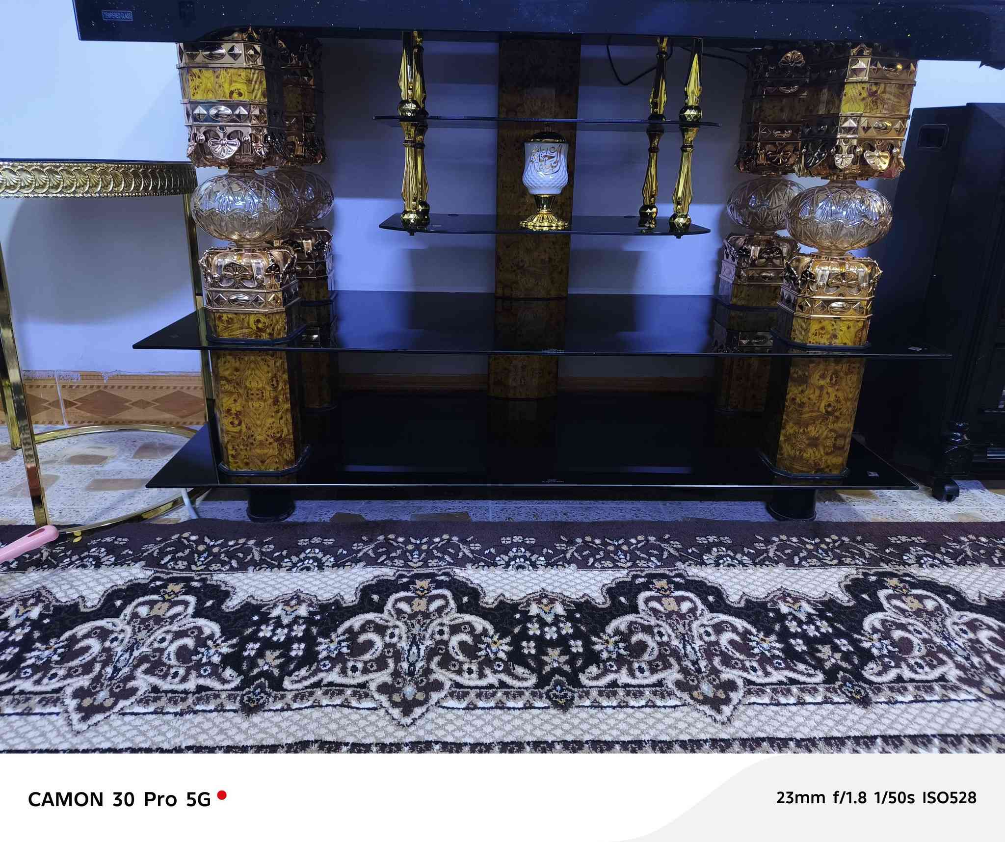 ميز ثقيل للبيع 
الاتصال على الرقم ***********
