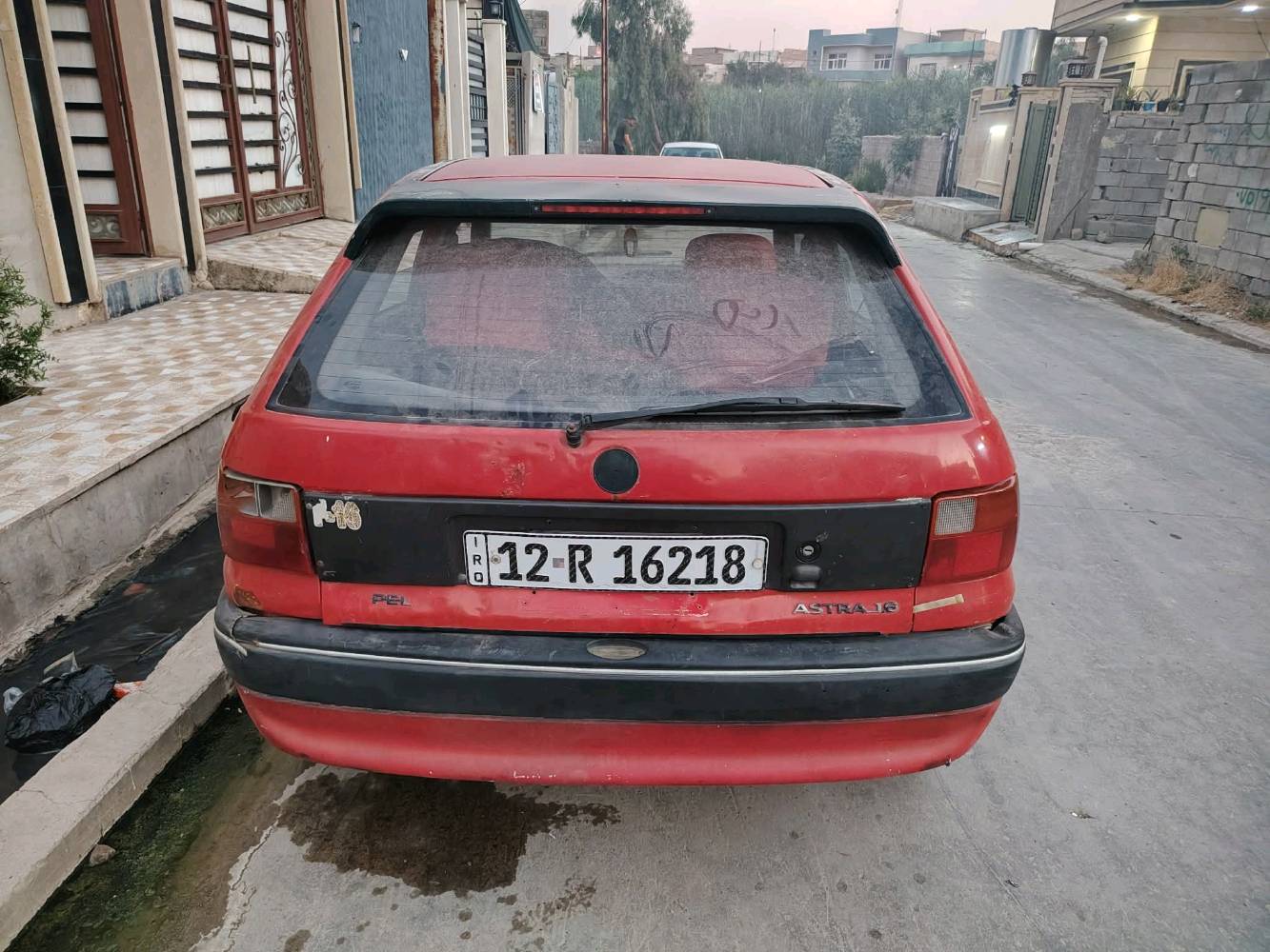 استرا موديل هاش باك 92 رقم نينوى باسمي السنوية لل27 بيه كوبون بانزين مصبوغة حزام كير ومحرك شرط ييها خياس دوائر ودوسات سعرها 28 $ رقم تلفون  *********** او  ***********
ممكن تذكرون الموقع/المنطقة بالضبط وين متواجدت السيارة حتى المشتري يگدر يعاينها؟: 
موصل /حي التحرير
هل تكدرون توضحون هل المحرك والگير أصليين على موديل أسترا 92، وشنو سعة المحرك إذا معروفة؟: 
محرك 16 شرط
بالنسبة للهيكل والشاصي، هل بيها أي حوادث أو رش/معجون غير الشغل المذكور، أو صدأ مهم خصوصاً بالأبواب والعتبات؟: 
مصبوغة حزام
الطايـرات والبراغي/الدسّات شحال وضعهن هسه، وهل بيهن شي يحتاج تبديل قريب؟: 
الاطارت بحالة جيدة 
السعر المذكور نهائي لو بيه مجال للسوم؟ وهل أكو أي ملاحظات أو قطع إضافية راح تنطوها ويا السيارة؟: 
بيها مجال للسوم او مراوس