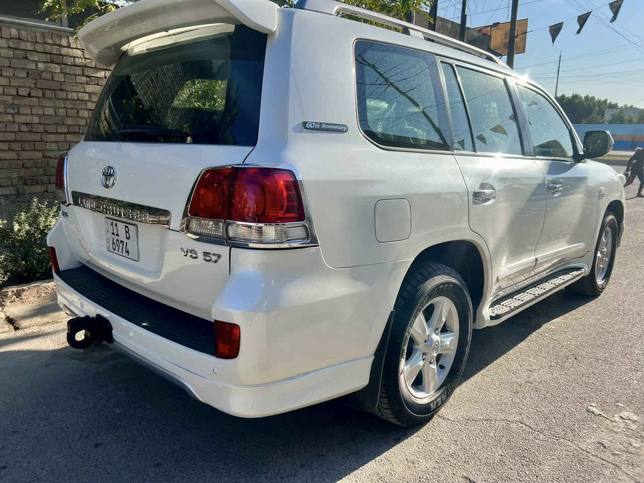 لاندكروزر 2011
5.7 مكينة ثمانية سلندر
مواصفات لكزس
ماشية 110 
السيارة جديدة بمعنى الكلمه 
تخم تاير 
مكينه گير بوضع الشركة كفالة 
السيارة ملاحظه بيها خشم البنيد صبغ على كد 4 اصابع 
الجاملغ الامامي مبدل اصلي
 و الجاملغ القديم موجود 
السيارة فقط بيها بارد على كد مكانين 
و بيها تكحيلة بالتكمه كارت 
ملاحظة 🔴 بيها رقم مميز 
السيارة باسمي هزة و رقم جديد 
مكان السيارة بغداد 
سعر السيارة 325$ 
للاتصال 
***********
