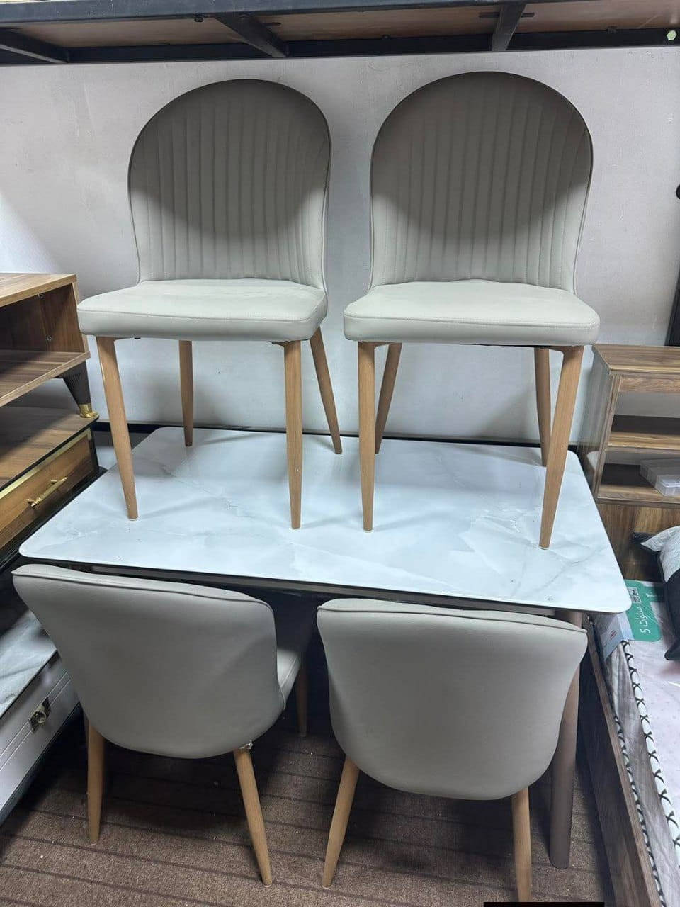 ميزطعام
القياس 120*70
خشب زان السطح مرمر 
ارجل الكرسي حديد 
السعر 300 الف


**إذا كنت صاحب هذا الإعلان وتريد حذفه لأي سبب، رجاءا أرسل رسالة إلى الدعم الفني**