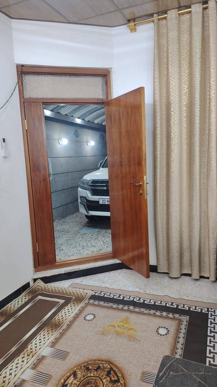 بيت زراعي
سند 25 
استقبال 6في اربعه 
غرفه منام اربعه بااربعه 
صاله 
مطبخ صحيات 
مساحه البيت 117 واجهه تسعه نزال 13
بناء طابوق صب كونكريت البناء حديث قبل اربع سنوات 
العريفيه البيت يصير مقابل الطابو 
كل الخدمات موجوده 
السعر 80 مليون بيه مجال بسيط 
الاتصال على الهاتف ***********
او واتساب او مسانجر
