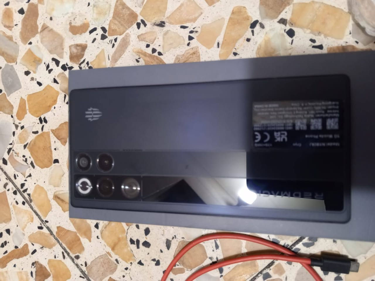 السلام عليكم ريد مجك 11 نضيف السعر 950 وبي مجال حك الجية العنوان بغداد رقم ***********
