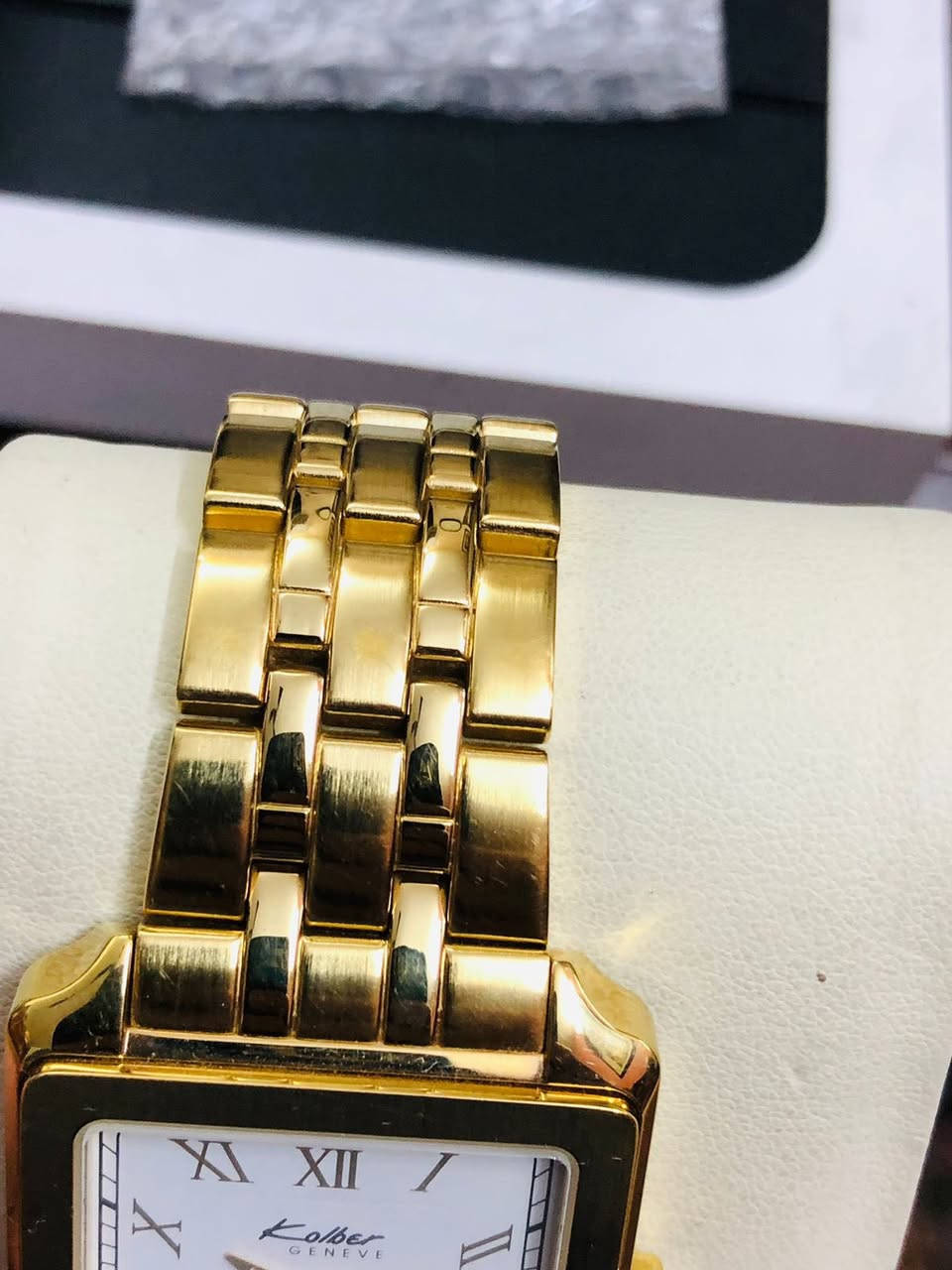 ساعة كولبر جنيف ( KOLBER ) 
سويسري اصلي  طلاء ذهب      
جام زفير / مينه مميزة   
 لوك غير مستعملة  
مع العلبه الاصلية       
للاتصال ***********
