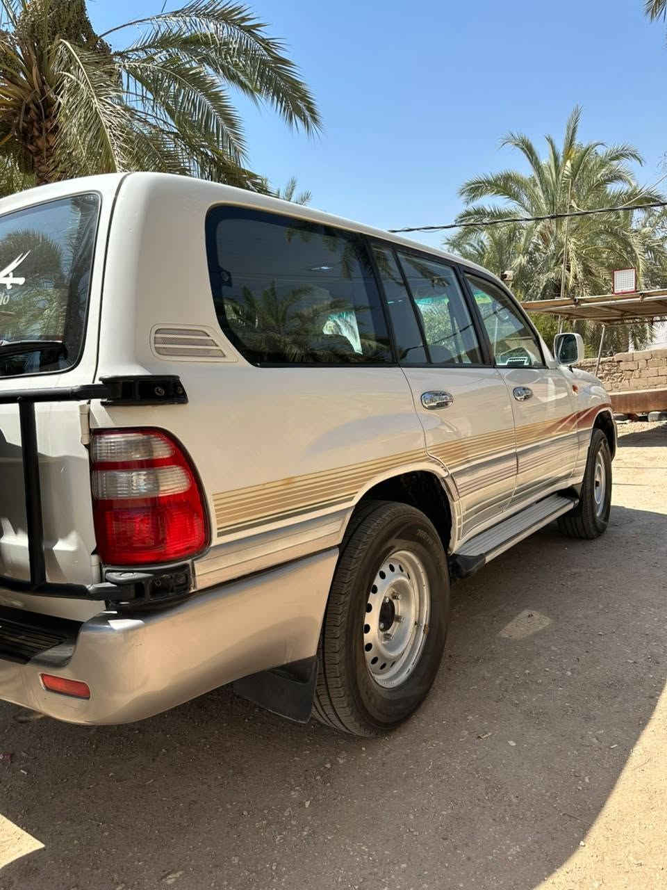 سلام عليكم لاندكروز مونيكا موديل 2001 السياره مصبوغه عام جماليه حداديه تخم تاير كير محرك خير من الله رقم اربيل انكليزي.مكان السيارة النجف      الاستفسار ***********
