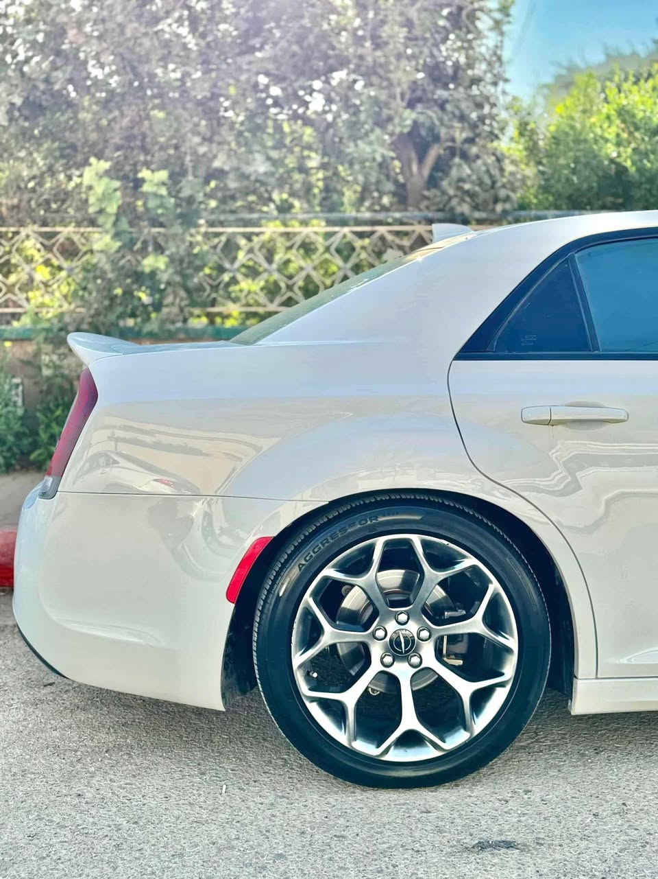 اوباما موديل 2018 
السيارة فئة الS محرك 6V
ماشية 95 ميل 
بيها بارد خلفي ودعامية مبدلة تحديث فقط لاغيره باقي مكفولة كفالة عامة مواصفات الS معروفة سيارة جديدة لا مشتغلة خط ولا شي تخم تاير كامل جواها جديد صدر كلة جديد هزة فحص سنوية بعدة مو ساقط السعر 309 وبيها مجال بسيط
***********
