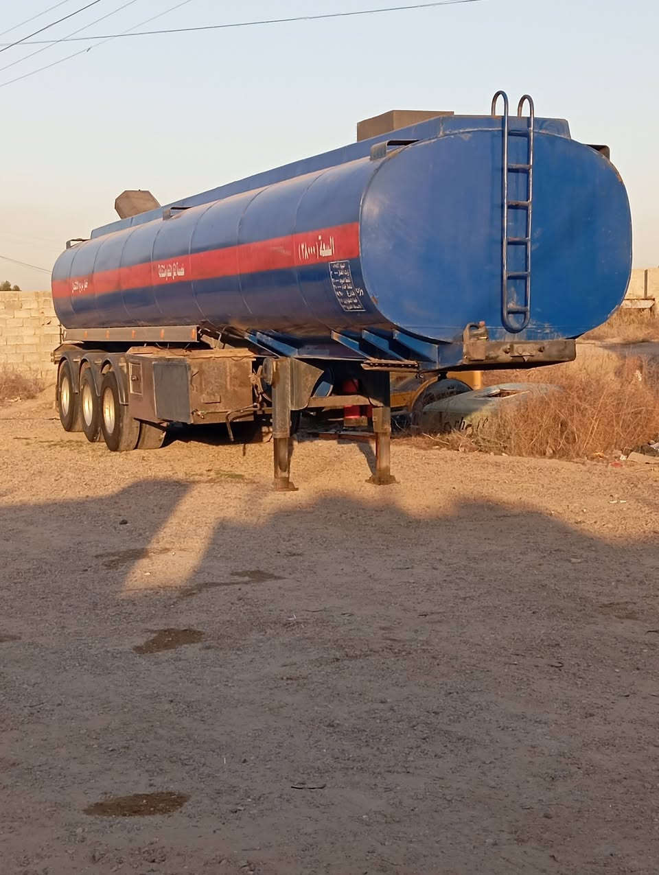 السلام عليكم صهريج للبيع حدادت جرف النداف ثلاث دناكير 14 مربع(( ***********)) ((***********)) 
مكاني بغداد ابو غريب
