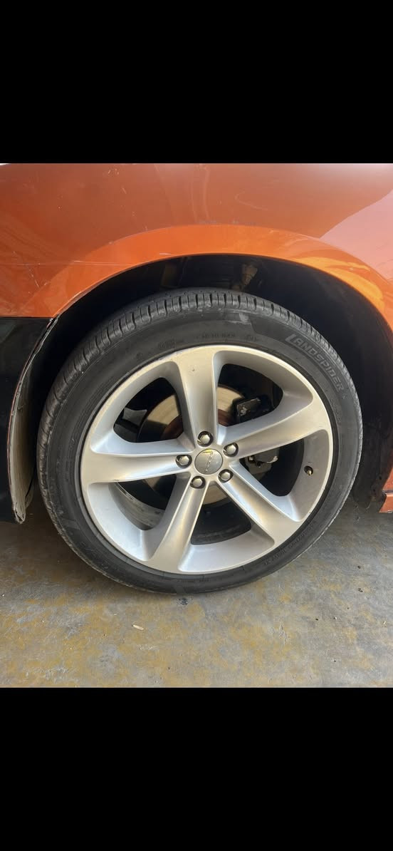 تخم ويل اصلي جارجر ارتي حجم 20 ويا تخم تاير سعر 275 الف عنوان بغداد حي اور ***********
