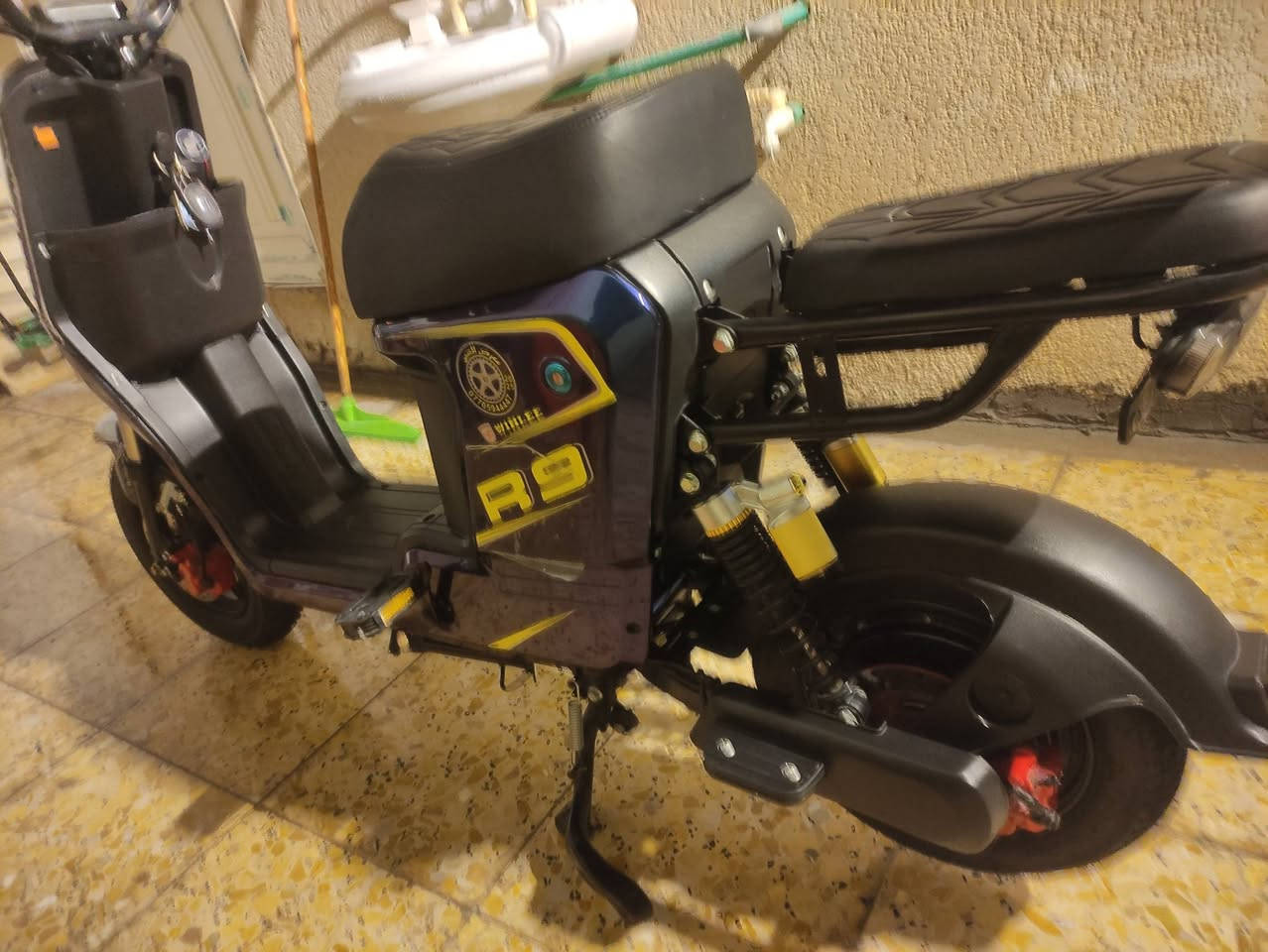 دراجه شحن للبيع كفاله عامه ار 9 السعر 450وبيه مجال رقم ***********
