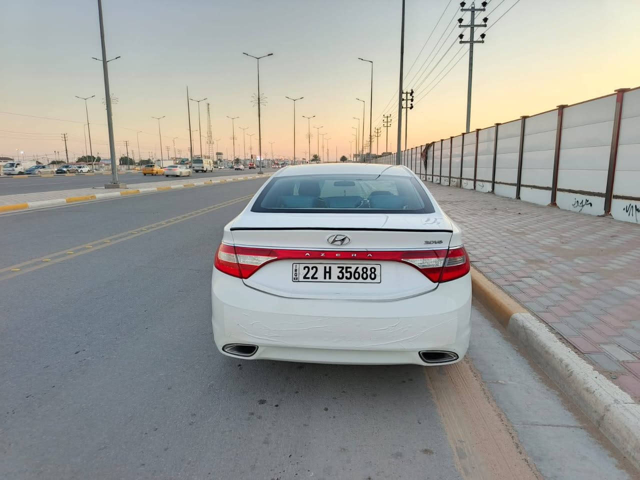 السلام عليكم سياره نوع هونداي ازيرو خليجي موديل 2015بيها مكانات صبغ كلير سياره سته اسلند حساسات تحكم جهتين برده كهربائي خلفيه برده جانبيه ابلدي كير مكينه حداديه خير من الله السياره بسمي تحويل مباشر بيع سريع السعر 99 بيع سريع   العنوان كربلاء رقم***********
