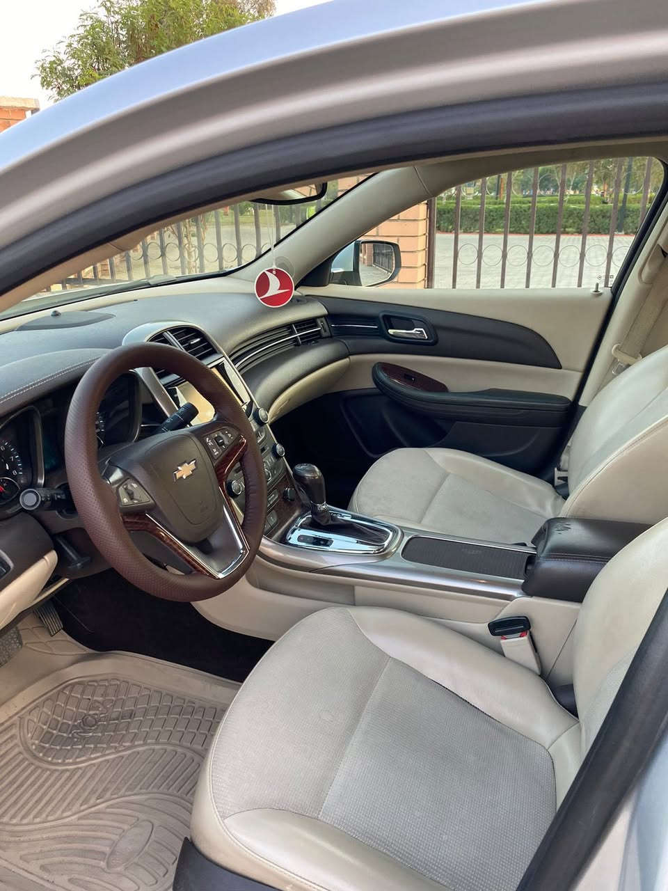 ماليبو 2013 خليجي وضع الشركة 🪬
السياره قطره صبغ مابيها شخطه مابيها 

ما باقي هيج ماليبو نضيف بل سوك 

محرك 2400 المرغوب كلش اقتصادي 

گير محرك بشرط كلش جديد لا صرف لا بخار 

مواصفات LTZ فول واحد على واحد 

كشنات جلد + كشنات كهربائي + لايتات زينون 

سلايت + اشاير بل مري + بلاجكتورات 

شاشه قاصه + كامره دوار + هندبريك بصمه 

رقم سليمانية رقم سنويه كله جديد لحد 2030

السياره برغي نقص مابيها جاهزه للاخير 

العنوان ~ كركوك 📍

السعر ~ 120 وبيها مجال 💵💸

الهاتف ‭ ***********
