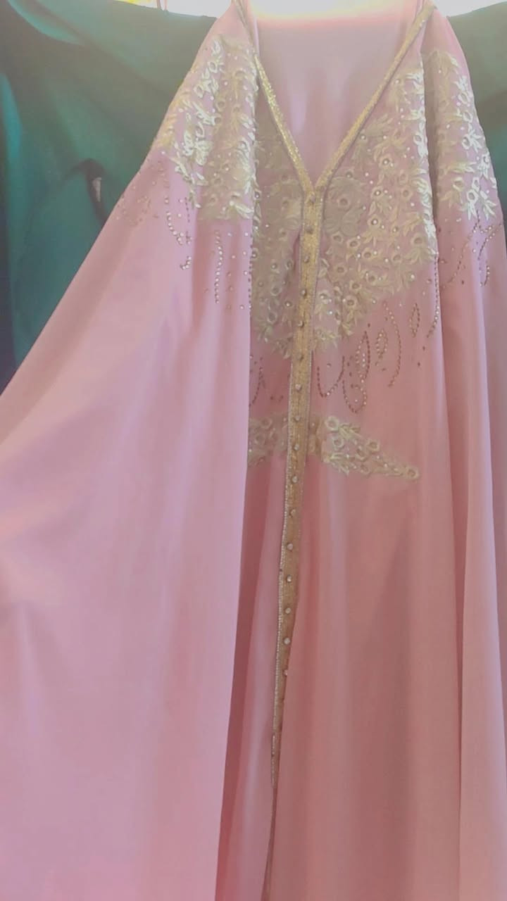 بنات عندي هذا زي مغربي أو هاشمي يخبل بلبس ويخصر جسم والله بس مره وحده لبسته بطهور ابني  الي تريده تدخل خاص فقط توصيل بابل حله


**إذا كنت صاحب هذا الإعلان وتريد حذفه لأي سبب، رجاءا أرسل رسالة إلى الدعم الفني**