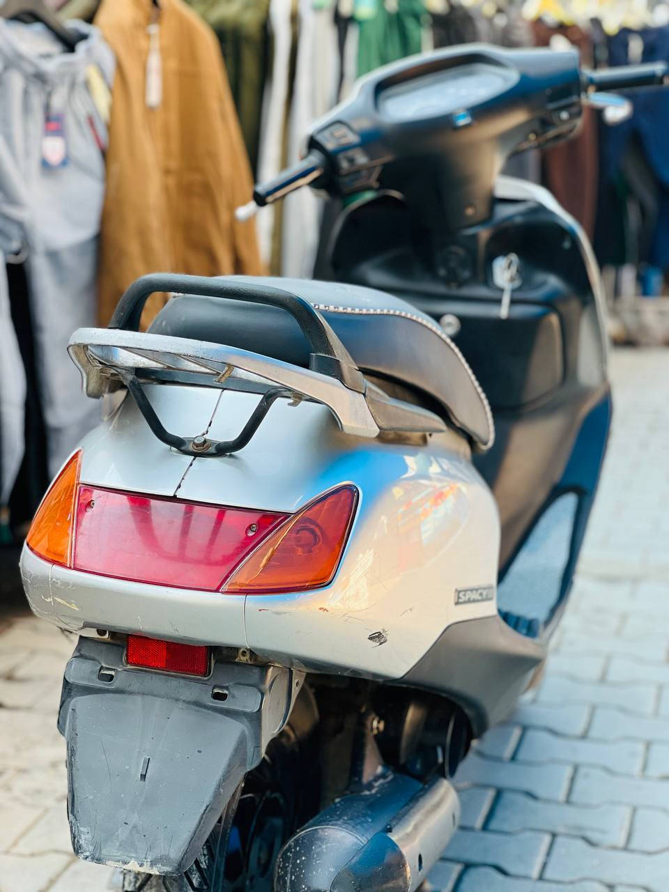 اسلام عليكم دراجه سبيسي  خير من الله شلعه ومشي دراجه مفتوحه بس ولفات شراي اتصل *********** لمو شراي ليتعبني🌹
