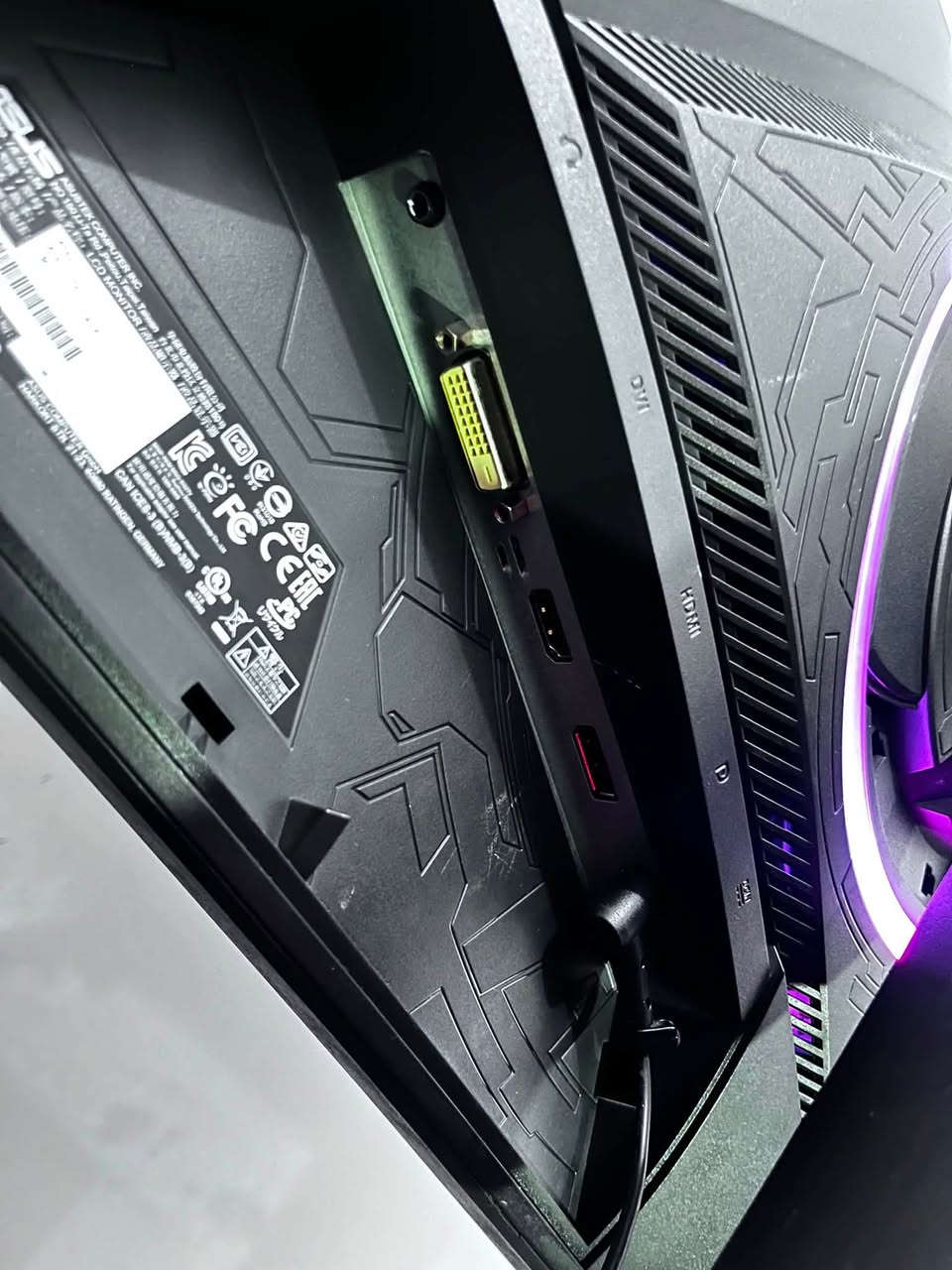 السلام عليكم اخوتي من رخصة الادمن
✅ ASUS ROG STRIX Curved Gaming Monitor
📏 الحجم: 27 بوصة
🎮 الدقة: Full HD 1080p
⚡ معدل التحديث: 144Hz لتجربة لعب سلسة وسريعة
🕒 زمن الاستجابة: سريع ومناسب للألعاب التنافسية
🌈 إضاءة RGB Aura Sync خلفية قابلة للتغيير والتخصيص بالكامل
🔴 إضاءة ROG Projection أسفل قاعدة الشاشة مع إمكانية تغيير الشعارات والإضاءة
🛠️ إعدادات احترافية ومتعددة للتحكم بالألوان، الإضاءة، الألعاب، وحماية العين
↕️ إمكانية تعديل الارتفاع (رفع وخفض الشاشة)
↔️ إمكانية إمالة الشاشة وتحريكها
🔄 إمكانية تدوير الشاشة وتوجيهها بسهولة
🎯 تقنيات مخصصة للألعاب لتحسين الأداء وتقليل التقطيع والتشويش

السعر 220 الف 
اعيوني انته إذا ما عجبك شي بالمنشور اعبر


**إذا كنت صاحب هذا الإعلان وتريد حذفه لأي سبب، رجاءا أرسل رسالة إلى الدعم الفني**