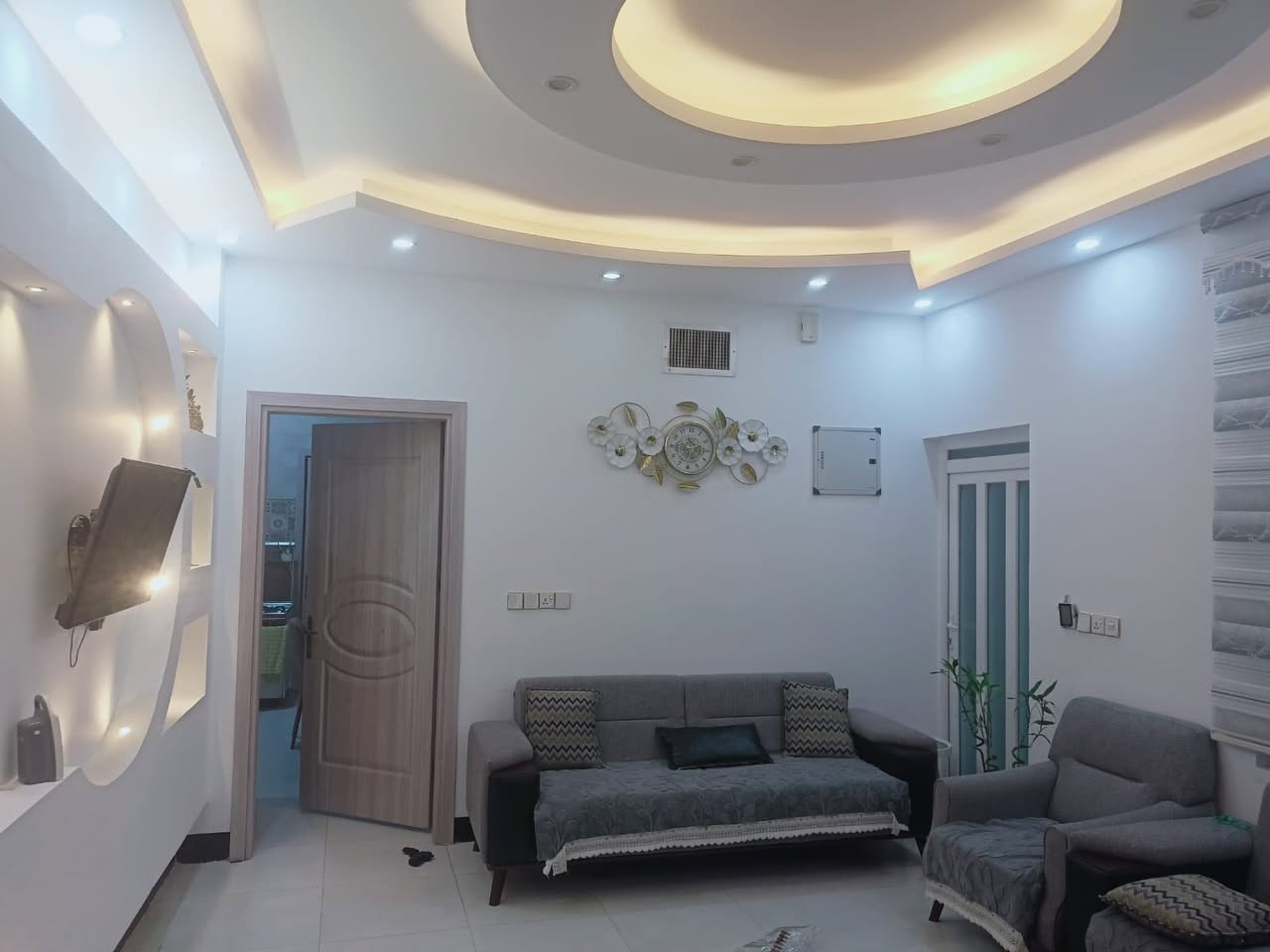 اعلان 🔔دار للبيع شبه صفر تصميم عصري سقوف مغربية  نظام تكت مركزي نظام ستتم كامرات 
مساحة:210 متر 
الموقع :كركوك حي الواسطي خلف معرض فراس الحمداني موقع مميز ✅
يتكون الدار 🏠 
الطابق الاول :كراج واسع +استقبال فخم 
صالة مفتوح على المطبخ +غرفتين منام 
صحيات داخلية وخارجية
الطابق الثاني :بيتونه واسعه +صحيات 
السعر 150 مليون قابل للتفاوض 
✅ احصل على منزل أحلامك معنا، نحن مكتب عقاري موثوق ومتخصص في تلبية احتياجاتك السكنية
لاتتردد في زيارتنا او الاتصال بنا •                                         👑جنة الامل للعقارات 👑
 📞***********  ابو جنة
📞 *********** ابو يوسف
 📞***********  احمد
الفرع الأول : دوميز منطقة ال 55 مقابيل #تانكي #دوميز
الفرع الثاني : حي الواسطي مقابيل #باب اللواء ٦١ وقرب # تقاطع #الاصدقاء
                    #صفحة #المكتب 
https://www.facebook.com/profile.php6&mibextid=ZbWKL
