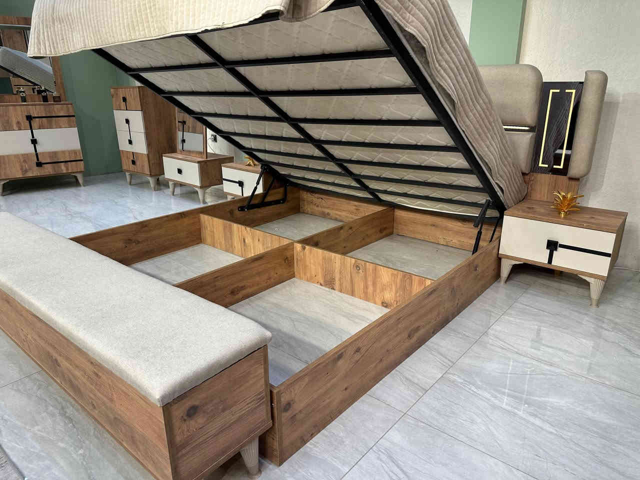 عرض تخفيض اسعار لمده محدوده 
غرف نوم تركي 10 قطع 
كنتور 8ابواب طول الكنتور 3 متر 
الجربايه وي الكومديات 3 متر 
 السرير مخزن جكات 
السعر مليون و 300 الف فقط 🔥 
للحجز والاستفسار راسلونا وات ساب ***********
        ***********
  البصره 
نقل وشد داخل مركز البصره مجاني توجد خدمه توصيل للاقضيه والنواحي والمحافظات الجنوبيه بأسعار مناسبة ملاحظه ما تدفع اي مبلغ قبل لا تنشد وتكمل ابيتك عليكم بس تنزيل الكراتين من السياره لداخل البيت
