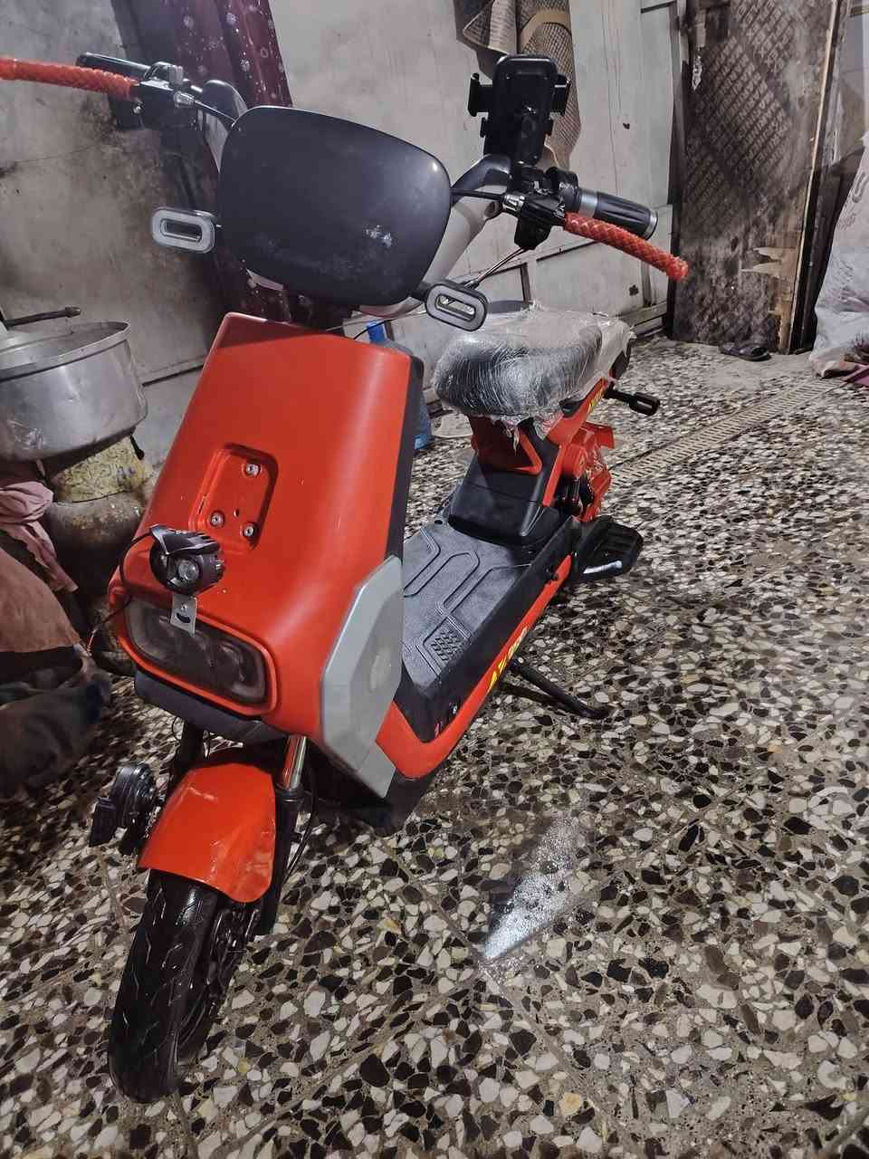 دراجة شحن (تيسلا 2024) للبيع سعر 350 وبيها مجال / ***********
