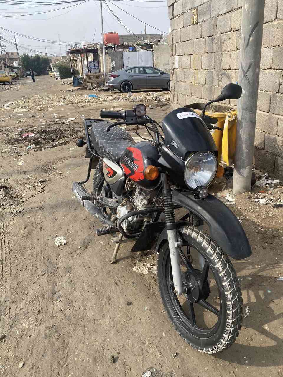 السلام عليكم اخوان عندي دراجه بوكسر رقم وسنويه مديل 18رايدها بمليون و400وبيها مجال ***********
