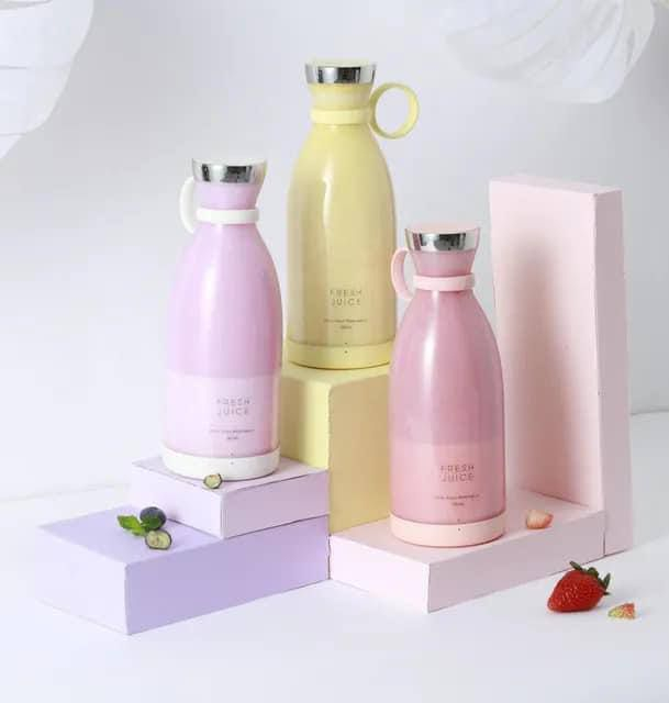 بلندر الاصلي من شركة fresh juice ♥️ الخلاط رقم #1 مبيعاً في العالم

لإصحاب الذوق الرفيع والمميزين
تاخذه وياك وين ما تروح وتسوي المشروب الي يعجبك

تتمرن وتروح للجم اخلط مشروب البروتين الي تحبة
يعني خلاط مناسب للكل 

مميزاته:
1-خفيف الوزن وسهل الحمل
2-سهل التنظيف
3-يعمل عن طريق شحن
4-ياتي مع شاحن لاسلكي سريع جداً
5-شفرات حادة وسريعة جدا لخلط جميع انواع المشروبات وحتى الثلج
6-حجمة ٣٥٠ ملم

متوفر باللونين وردي💖 ابيض🤍
السعر 
🚘 يوجد خدمة توصيل لجميع محافظات العراق


**إذا كنت صاحب هذا الإعلان وتريد حذفه لأي سبب، رجاءا أرسل رسالة إلى الدعم الفني**