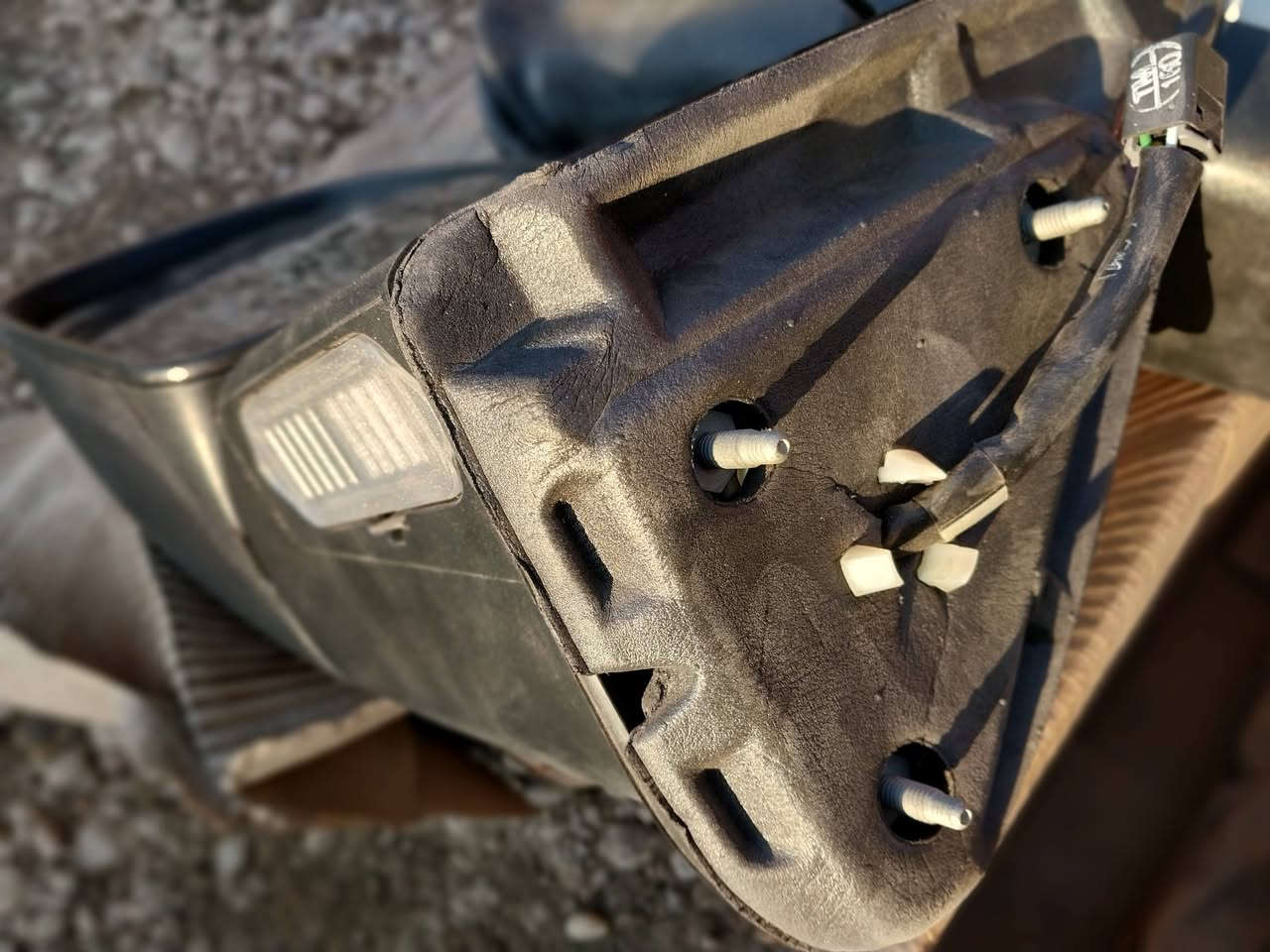 للبيع... مراية جانبية اصلي وكالة جديدة وغير مستعملة صفحة السايق فقط .
العنوان// بغداد-باب الشيخ - خلف كراج النهضة. 
هاتف // ((***********))
