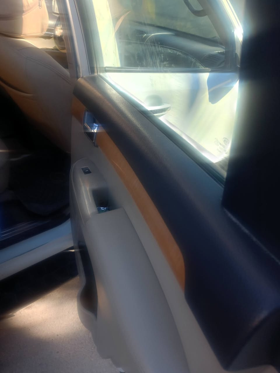 سلام عليكم
كيا موهافي موديل2012 خليجي مرغوب 

رقم بغداد 

تو ويل موضح بلصور محرك 6سلندر ٣٨٠٠ مكينه مامفتوحه ستندر وشرط جديدة  السياره عليها ادامه كامله بلكات فيتبم نوزلات ذن الامور شرط مال وكاله شادلها الاصليات سيارة جديدة  ونضيفه كلش مال جناي احله من الصور

السياره بدون حادث السونار واضح

(البياع شراي لايوصلني فقط الجناي) 

 المواصفات: فول واحد ع واحد 

فتحة سقف

7راكب

3قطع تبريد

تدفئة كشنات

حساس خلفي

كامره خلفية

كراسي امامي تحكم كهرباء 

تحكمات ستيرن

مثبت سرعة

صندوق شفط

مري شفط

بصمه

ماشية بحدود ال ٢٠٠حقيقي

باقي بيه مواصفات هواي العنوان الديوانية مركز

رقم الهاتف ***********

((السعر 148 بيع مستعجل ))
